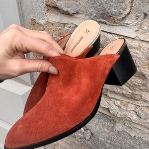 Johnson & Murphy Women’s Mule Shoes Size 7 Orange Suede New
